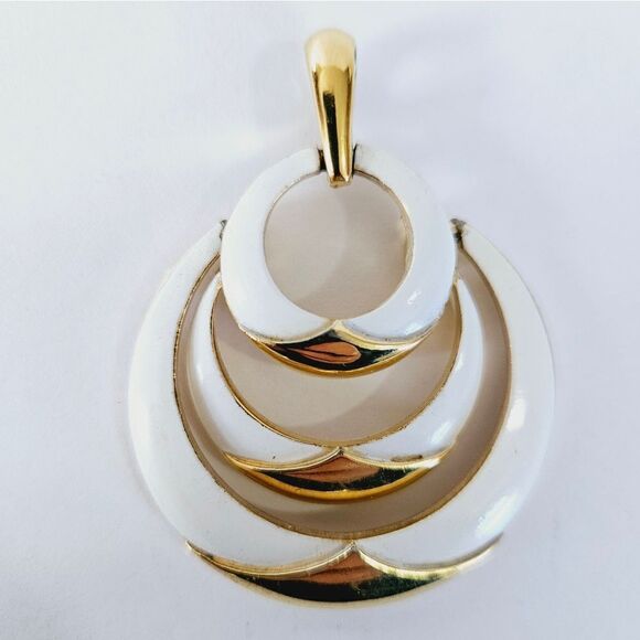 Vintage Crown Trifari Signed '50s Large Gold Tone White Enamel Necklace Pendant - Picture 2 of 11